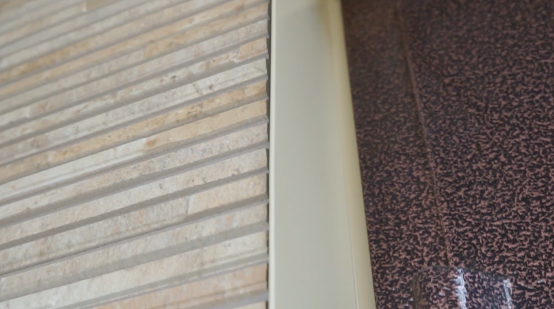  Фасадная панель из фиброцемента НИТИХА под камень серии EX теплого бежевого оттенка