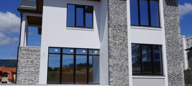 Искусственный камень и декоративный кирпич от ИНТЕРКАМ для фасадов и внутренней отделки частных домов 